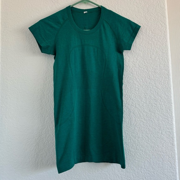lululemon athletica Tops - Lululemon Swiftly Tech Short Sleeve Shirt